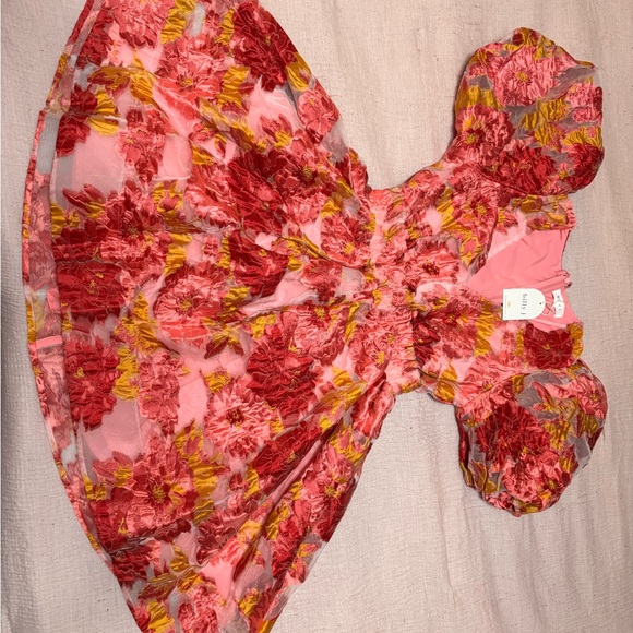 Billy J Dresses & Skirts - Floral Puff Sleeve Mini Dress